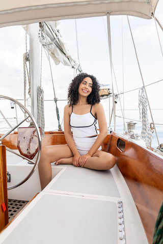 Horizon Top | White with Black Piping