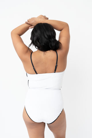 Horizon Top | White with Black Piping